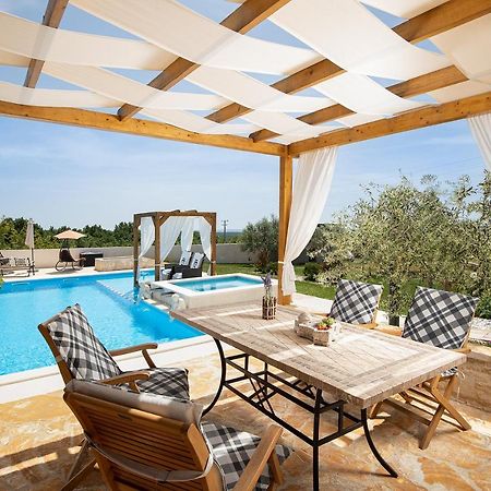 Holiday House Bilos Vodnjan Exterior photo
